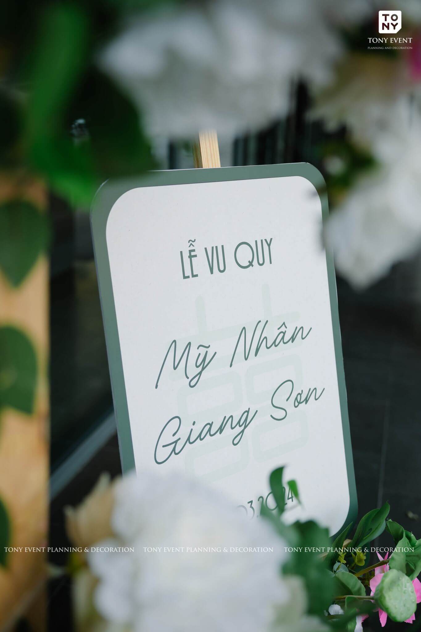 Thiết kế trang trí gia tiên hoa sen hoàn chỉnh