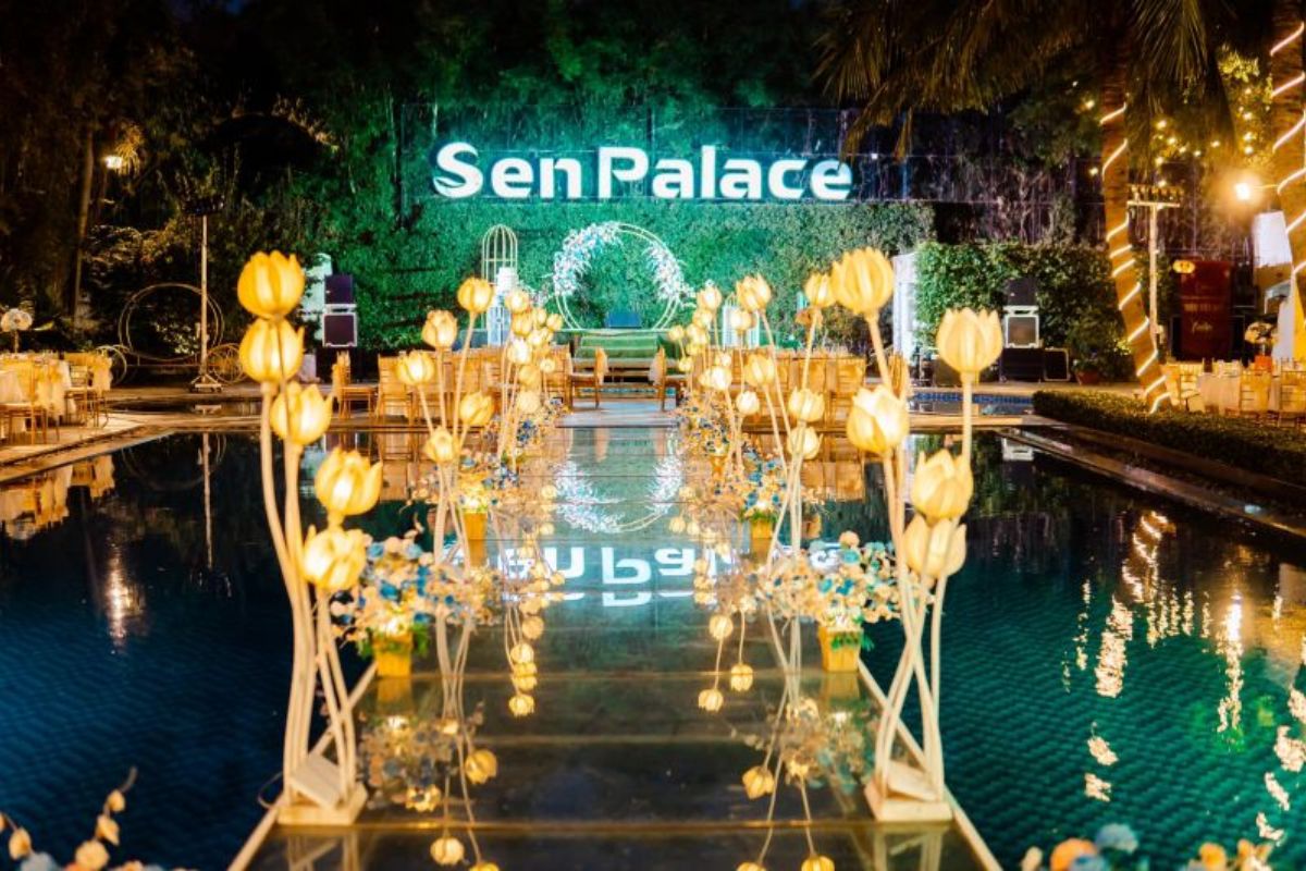 Sen Hồ Tây sở hữu không gian rộng rãi, thoáng đãng, kết hợp giữa phong cách hiện đại và nét truyền thống