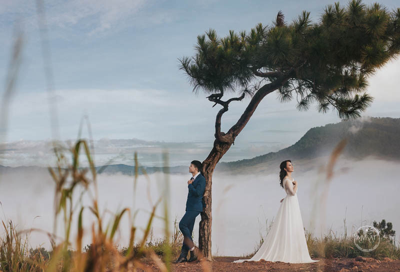 Thử váy cưới và vest cưới