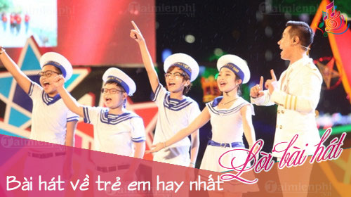 Bé nghe bài hát tiếng Anh
