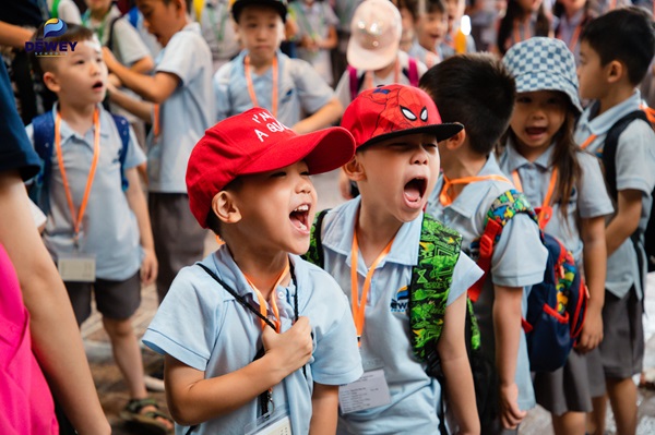 Bé học qua trò chơi
