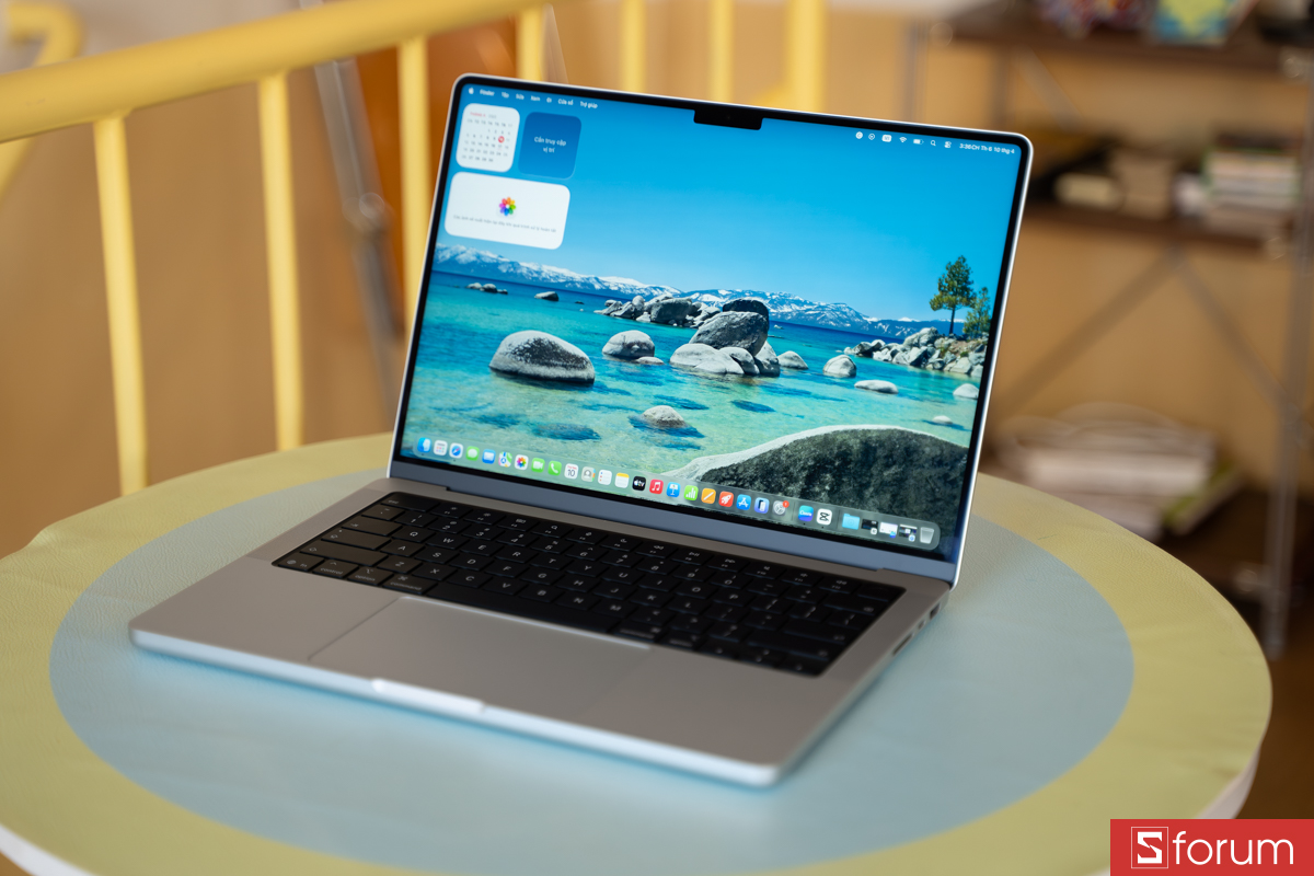 Màn hình rộng 16.2 inch của MacBook Pro M5 Pro cho không gian hiển thị rộng rãi