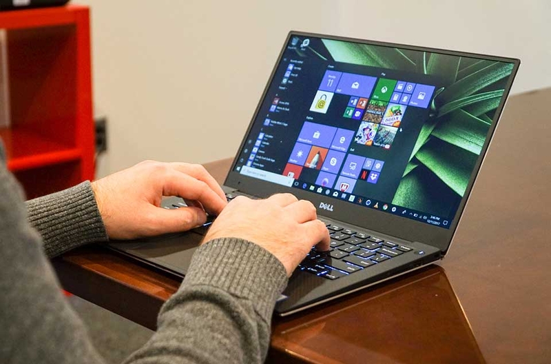 Giao diện Windows 10 với hiệu ứng trong suốt