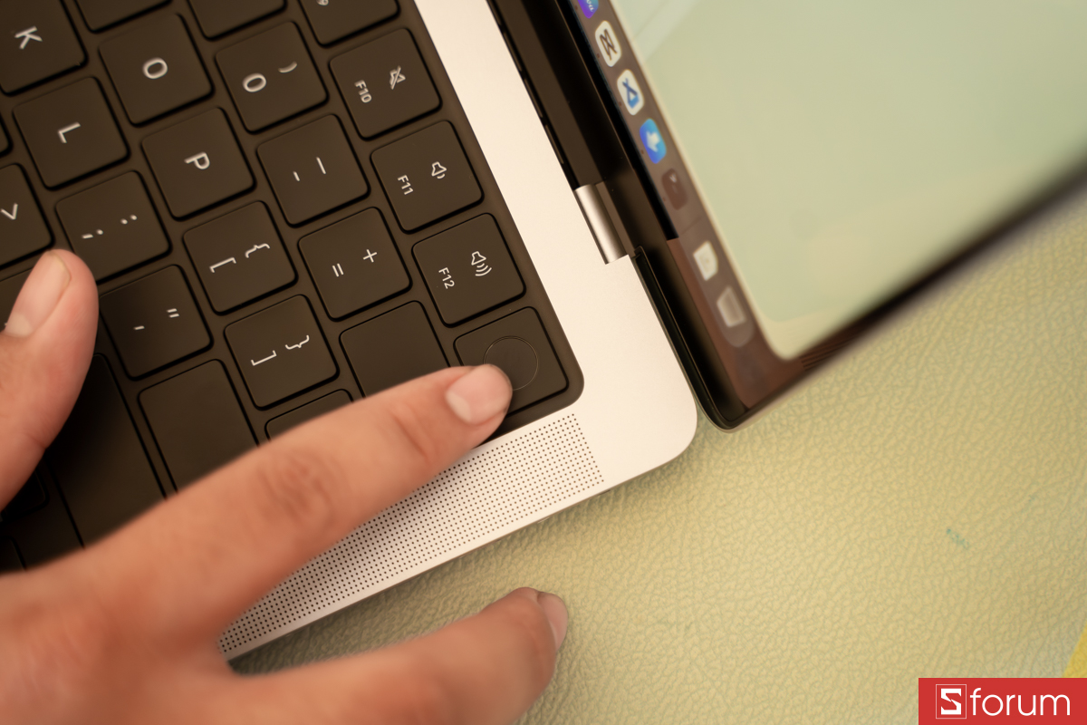 Cảm biến vân tay Touch ID tích hợp trên bàn phím MacBook Pro M5 Pro