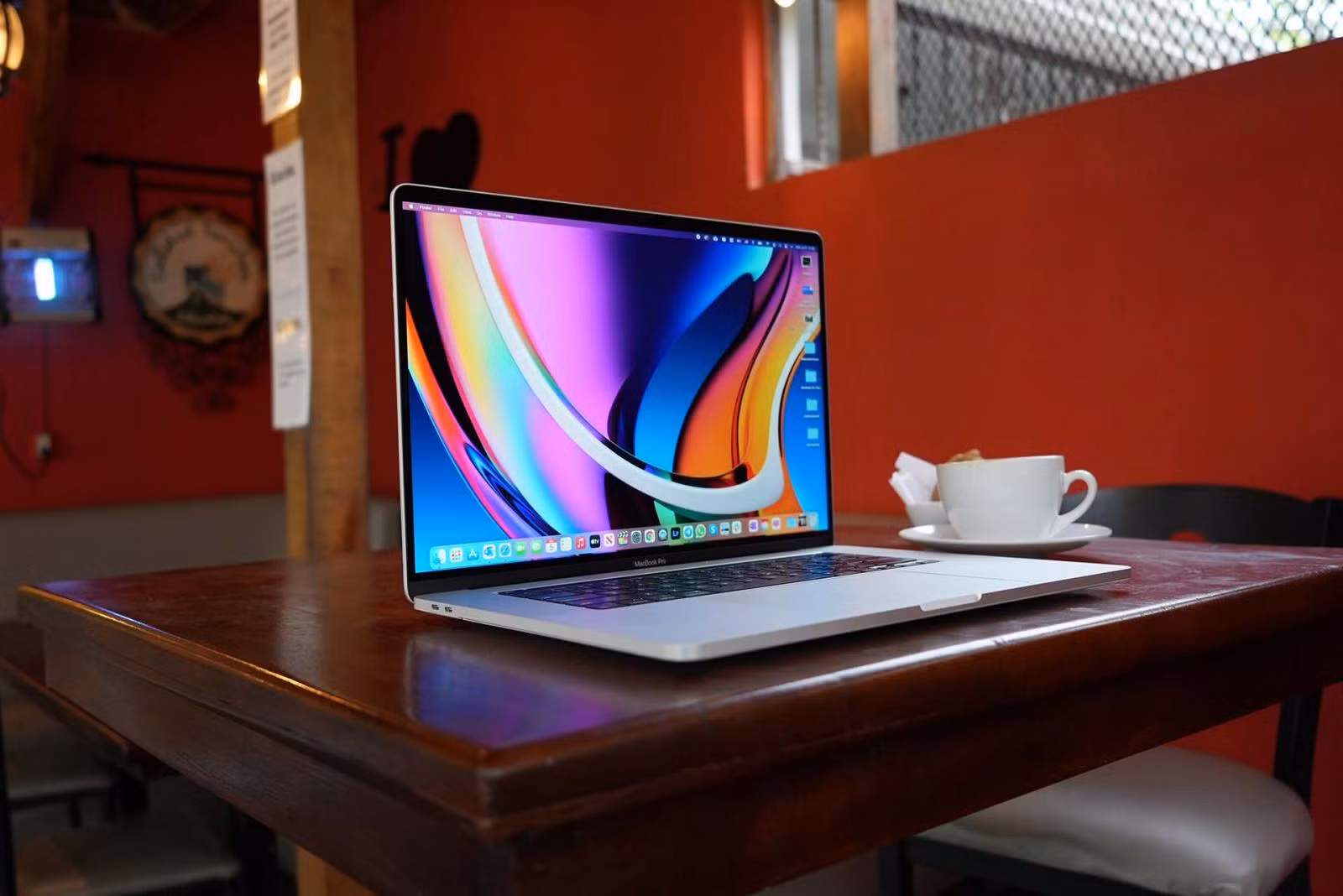 Màn hình OLED laptop rõ nét