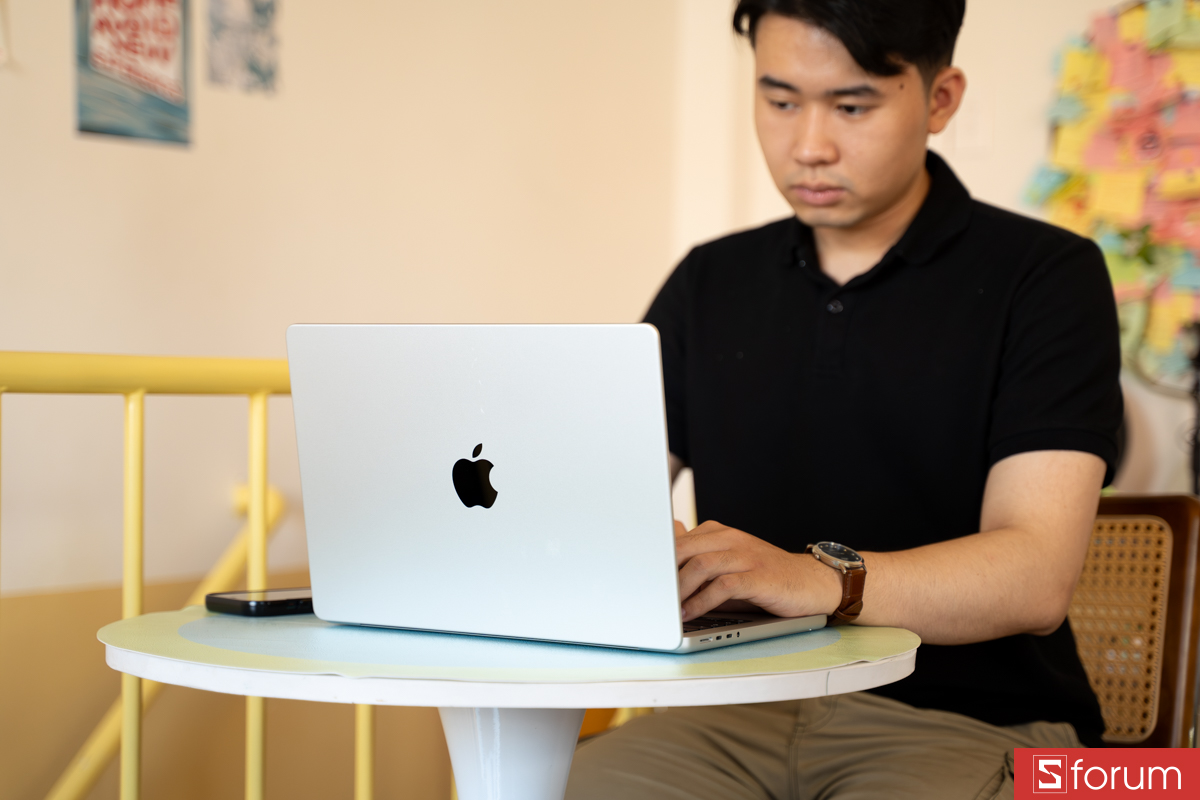Cổng kết nối và pin MacBook Pro M5 Pro