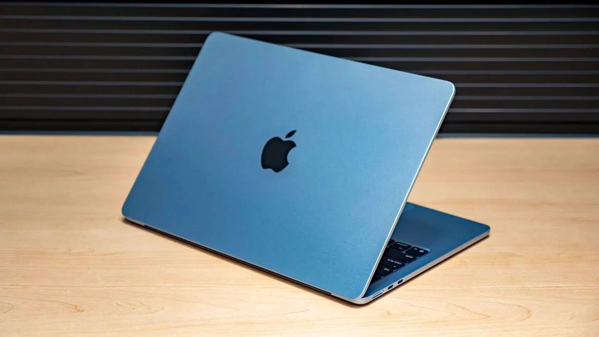 MacBook Air M4 mang theo hằng ngày