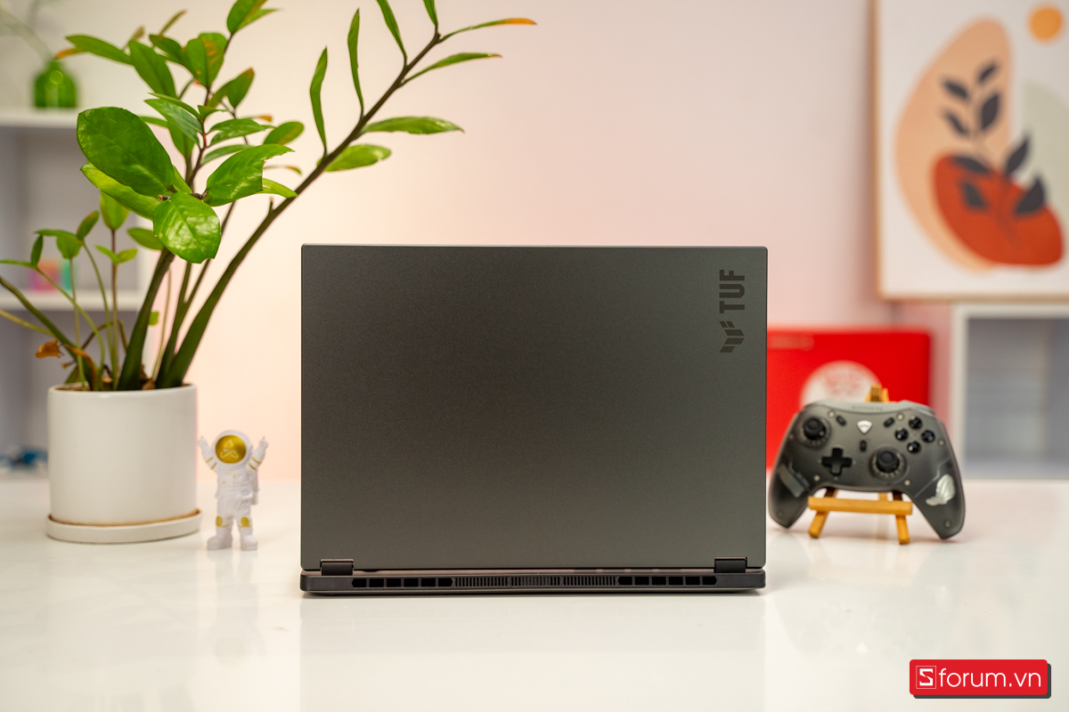 ASUS TUF Gaming A14 với thiết kế mỏng nhẹ chỉ 1.4kg