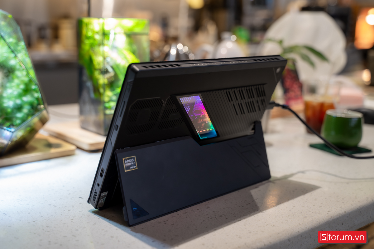 Laptop gaming ASUS ROG Flow Z13 2025 với thiết kế mỏng nhẹ