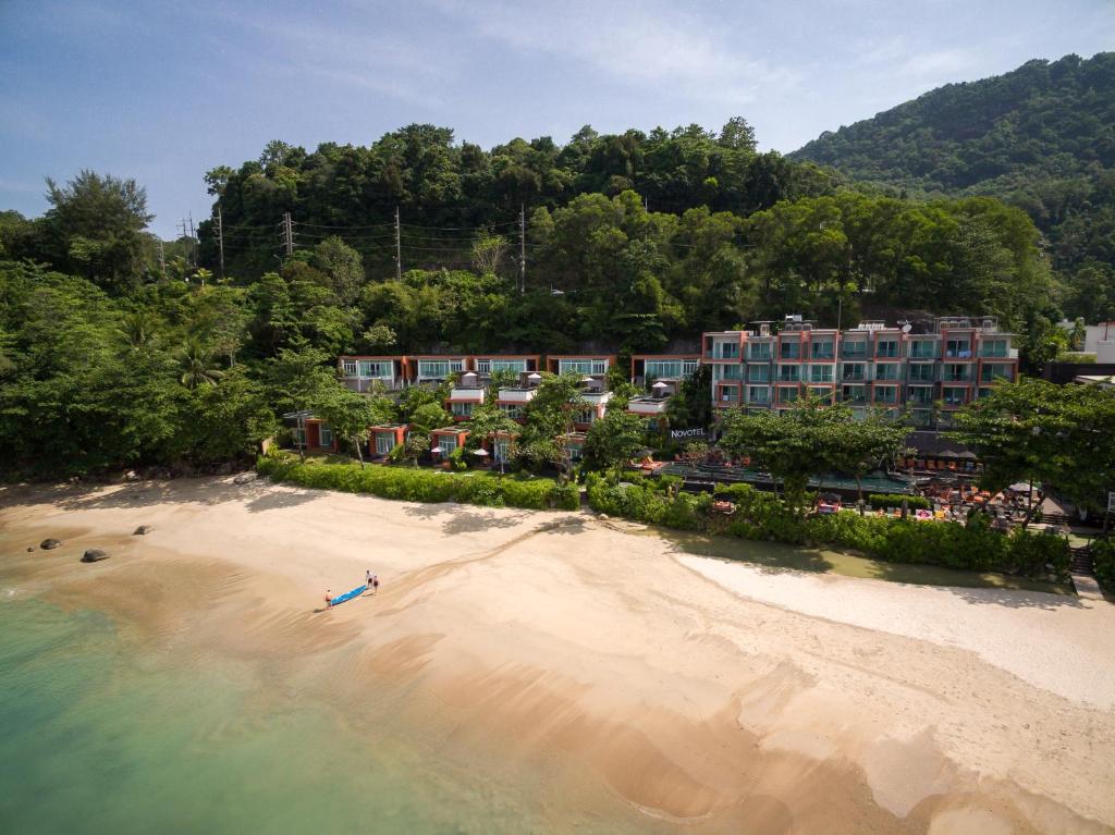 Novotel Phuket Kamala Beach với hồ bơi vô cực