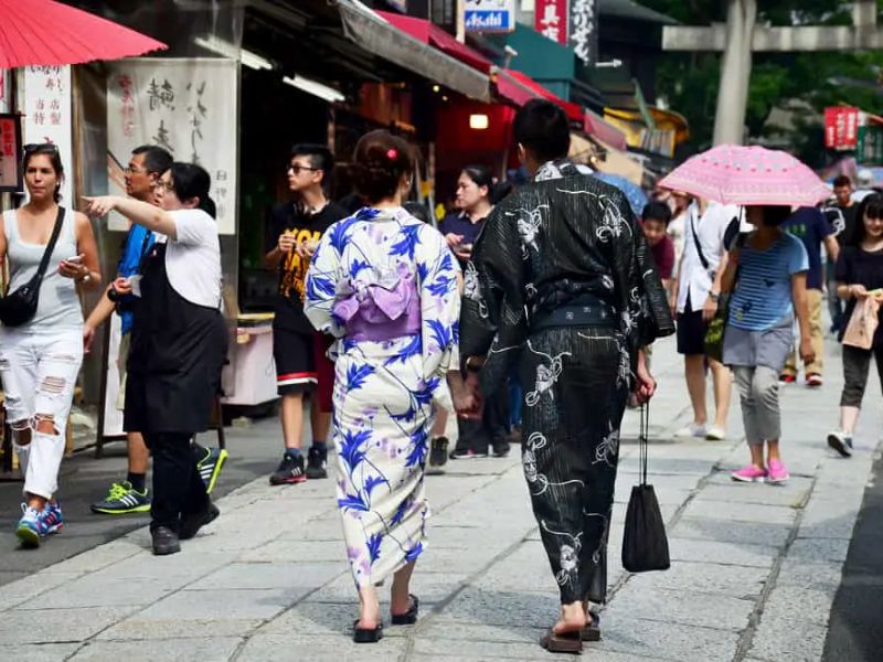 Trải nghiệm mặc trang phục truyền thống vào các lễ hội mùa hè Nhật Bản