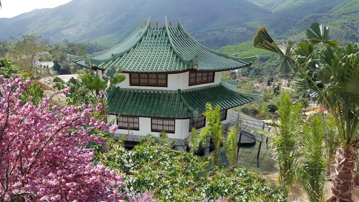 Công viên nước với các đường trượt hiện đại tại Núi Thần Tài