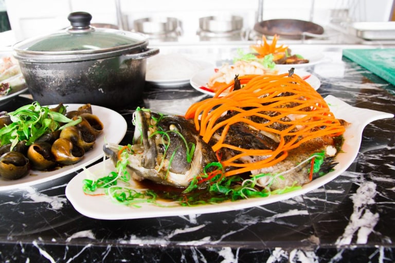 Ăn như người địa phương