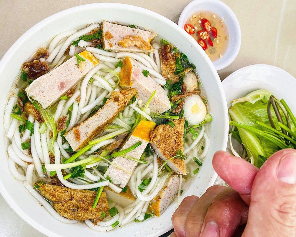 Bánh canh chả cá nóng