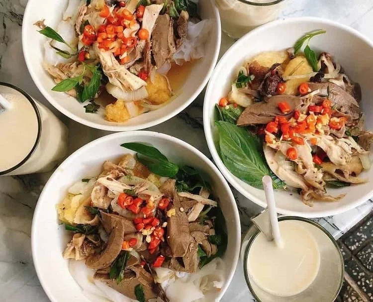 Suất bánh ướt lòng gà