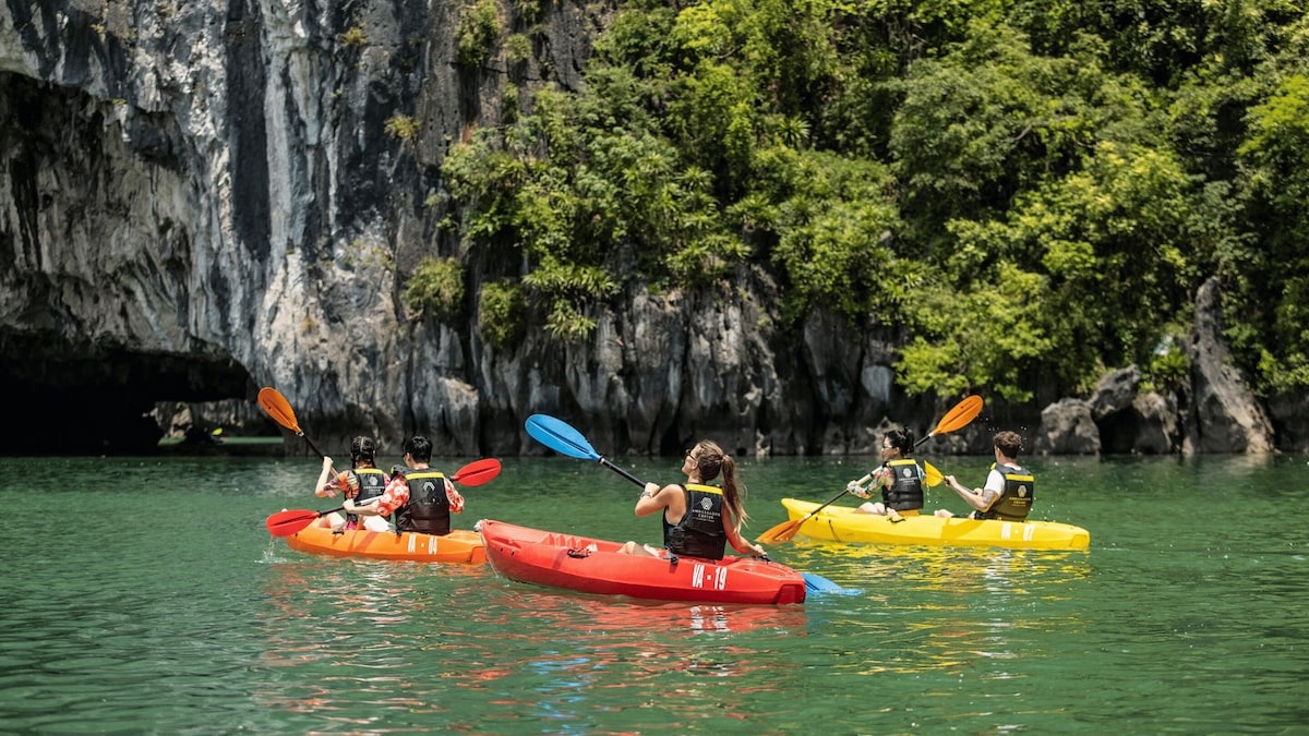 Du thuyền Vịnh Hạ Long