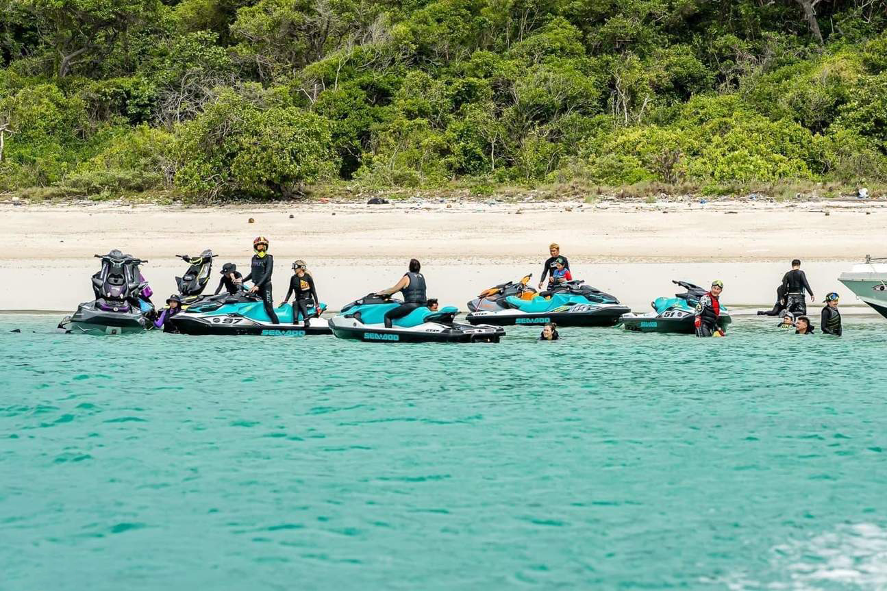 Hoạt động vui chơi trên biển Jomtien