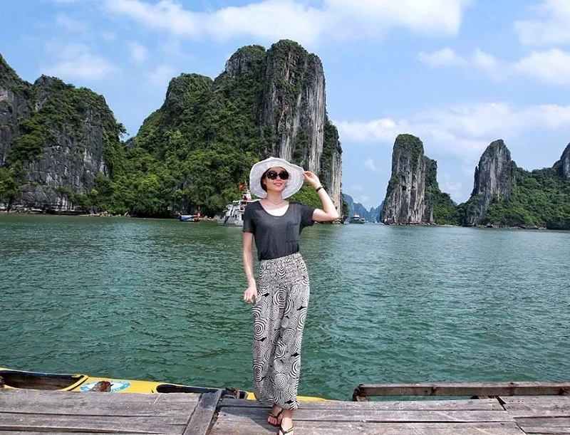 Áo thun oversize và quần dài