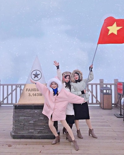 Áo khoác dày giúp giữ ấm cơ thể tốt hơn vào mùa đông Sapa