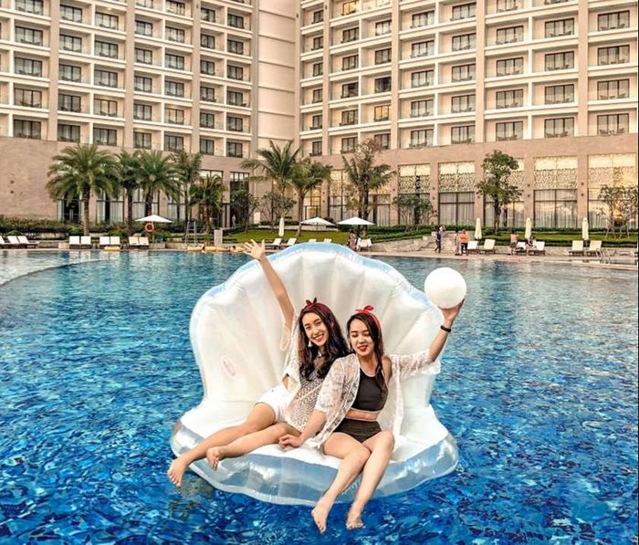 Trang phục nữ đi biển thoải mái dưới nắng