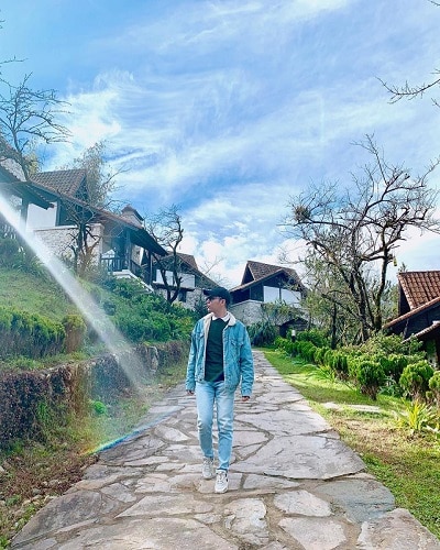 Quần bò, áo len và áo khoác kaki lót lông hợp nam giới đi Sapa mùa xuân