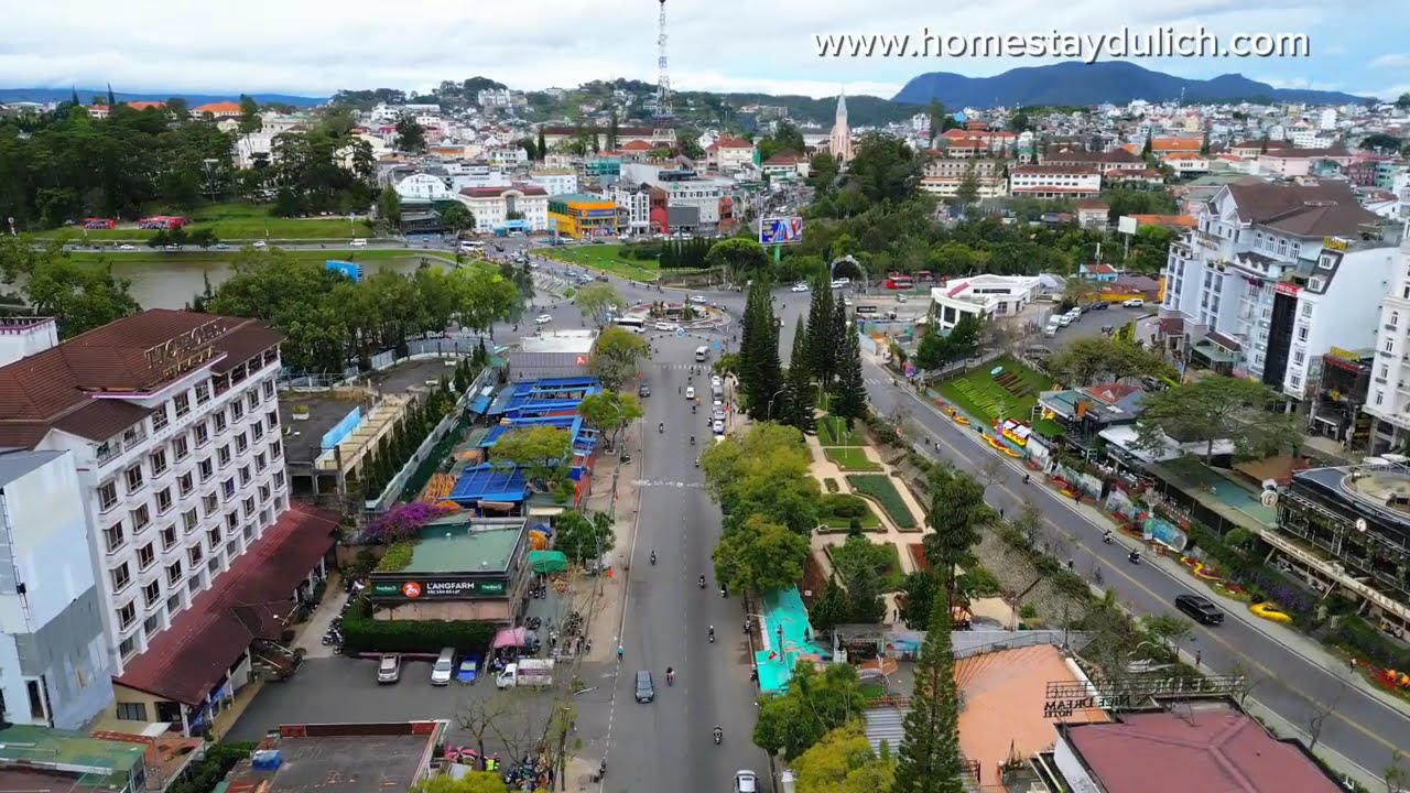 Đường phố Đà Lạt buổi sáng