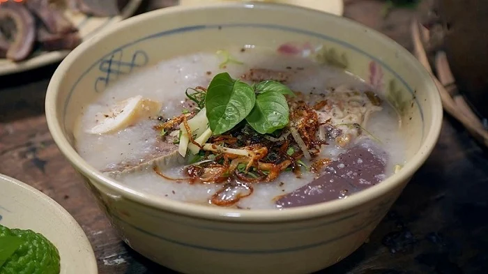 Quán cháo bò ven phố