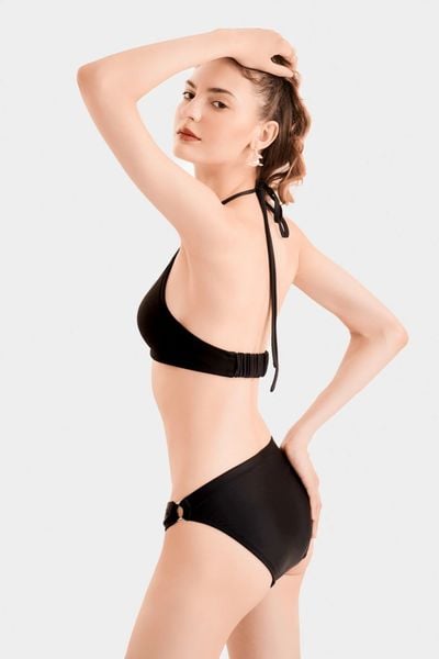 Pretzelkini với thiết kế vắt chéo bắt mắt