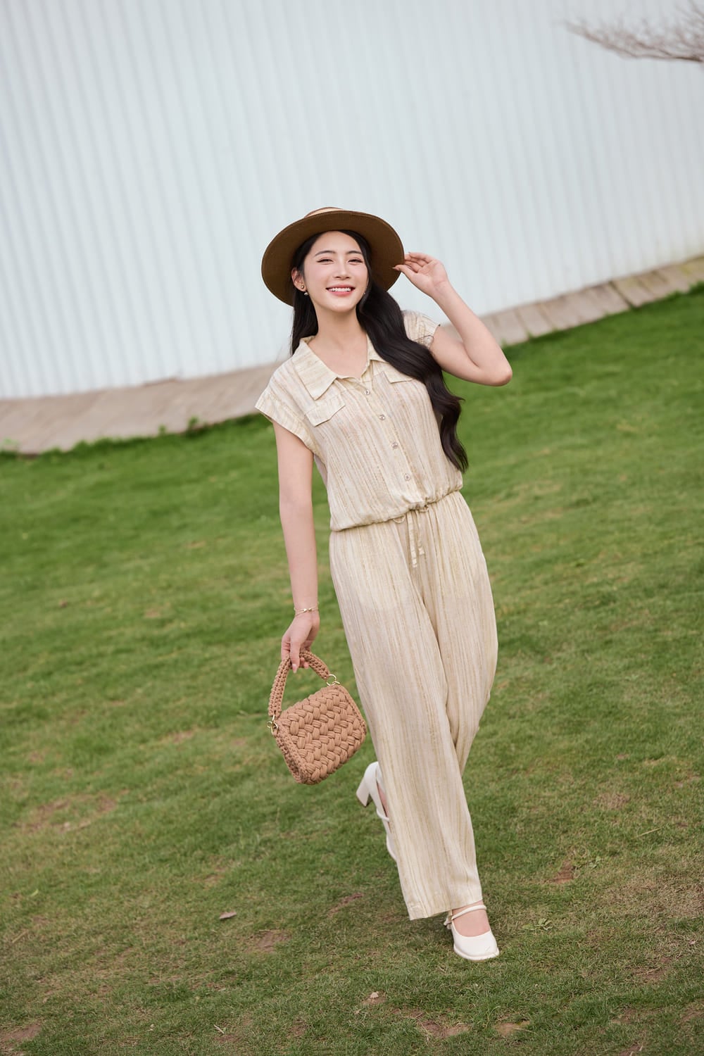 Jumpsuit bo kẻ cách điệu đi dạo phố