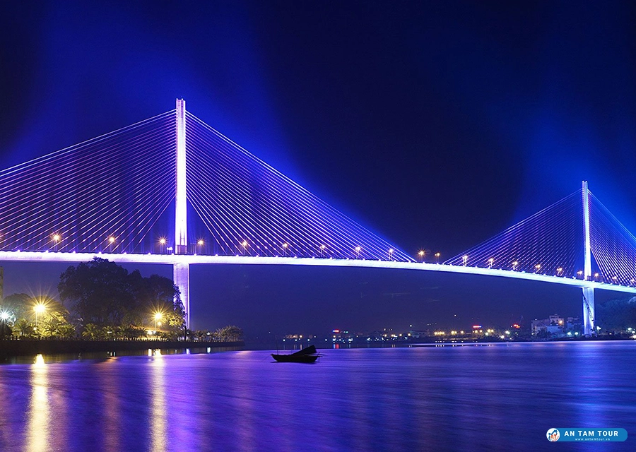 Bãi Cháy ven vịnh Hạ Long