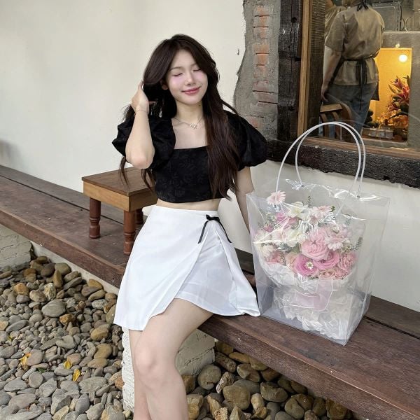 Váy mini form A xẻ thân trước đính nơ