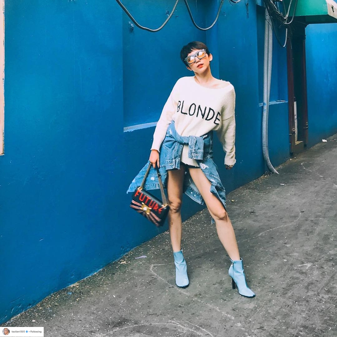 Phối đồ du lịch cùng áo khoác denim cá tính