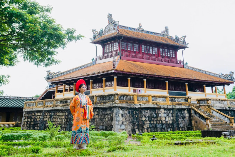 Áo dài và áo Nhật Bình ở Huế