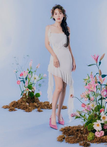 Đầm ôm 2 dây bèo xéo nhiều tầng đính hoa đi du lịch mùa hè