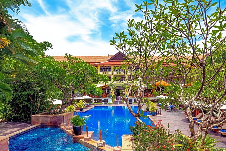 Một khách sạn sang trọng tại Campuchia với kiến trúc truyền thống