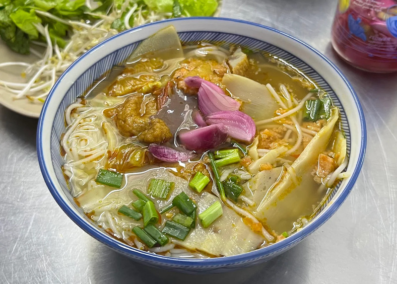 Tô bún sáng đậm vị