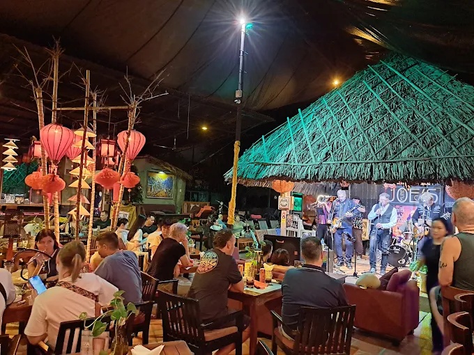 Không gian nhạc live cực chill tại Joe's Cafe