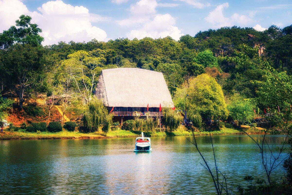 Hồ Đăk Ke yên bình