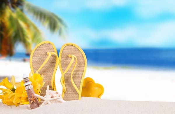 Dép lào sẽ tạo cho nàng phong cách năng động và thoải mái vận động ở bãi biển