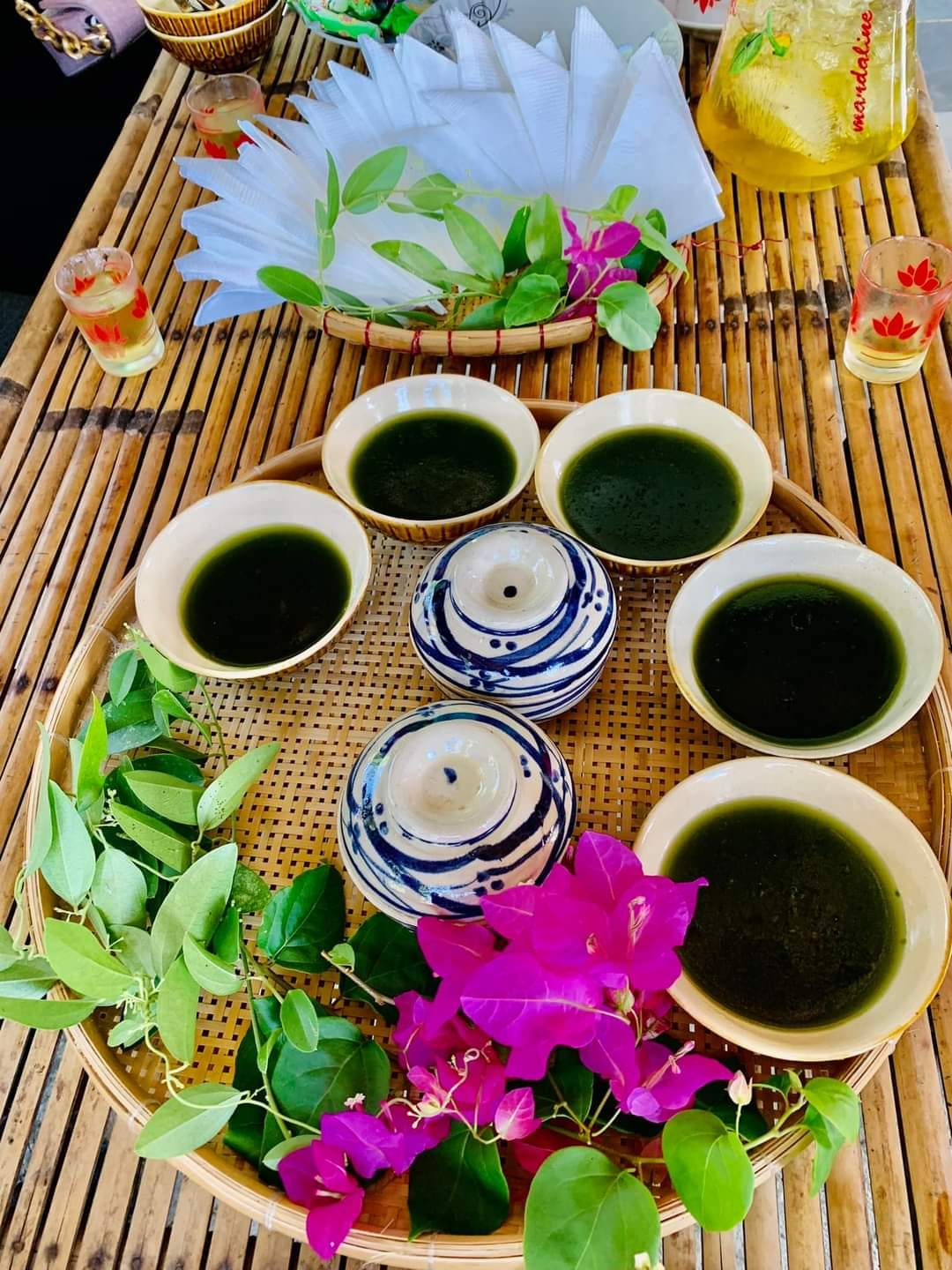 Thu hoạch muối thủ công