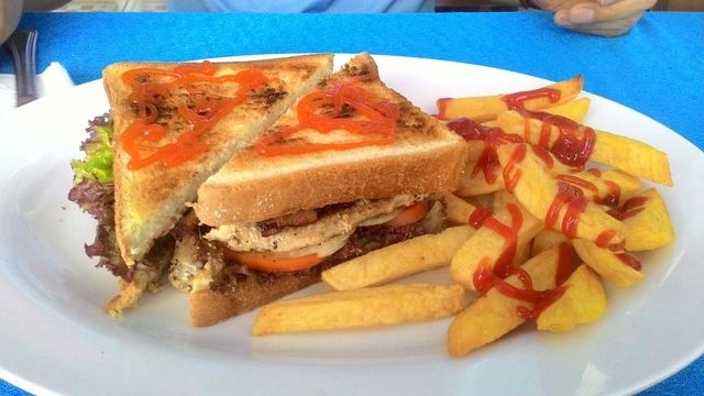 Nhà hàng và không gian ăn uống