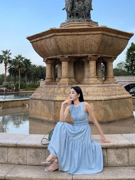 Sandal xỏ ngón sẽ làm outfit đi biển của nàng thêm xinh