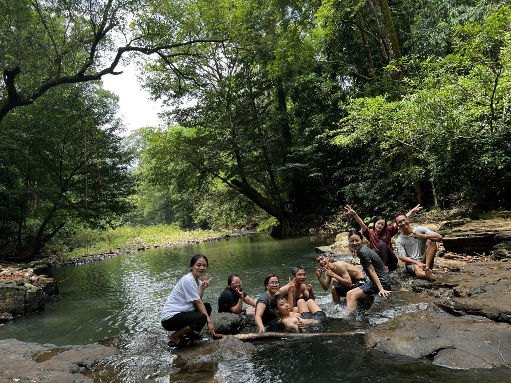 Núi Bà Rá giữa rừng xanh