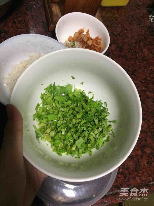 Không gian quán cháo hàu đông đúc vào buổi tối