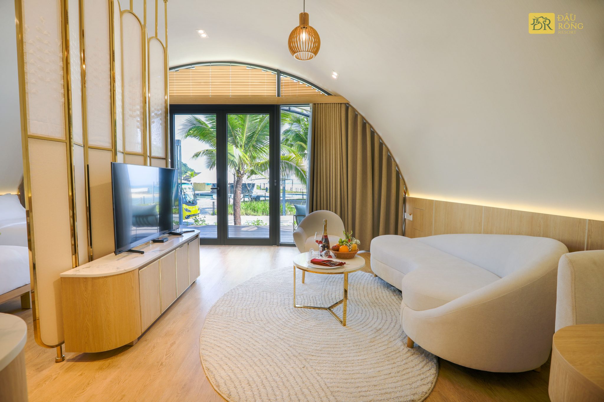 Không gian phòng nghỉ rộng rãi với view biển