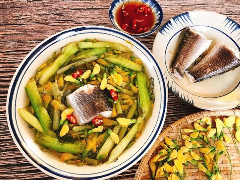 Lẩu cá linh bông điên điển mùa nước nổi