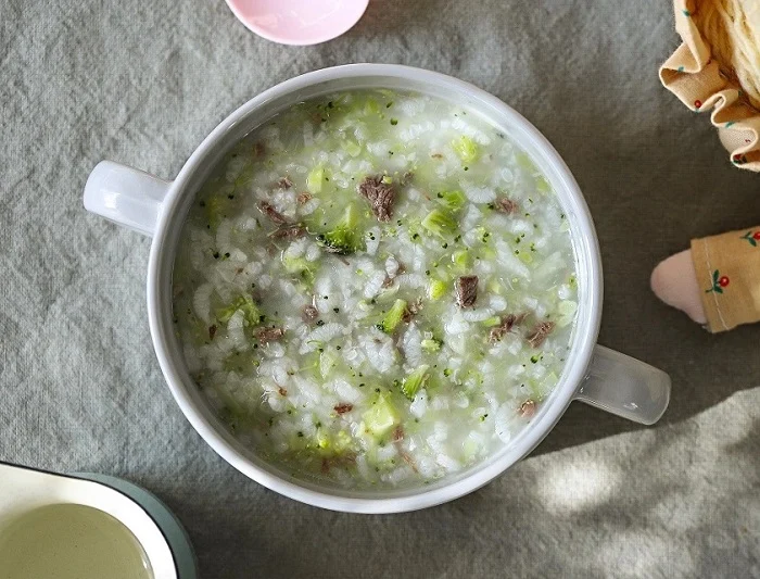 Tô cháo bò bốc khói