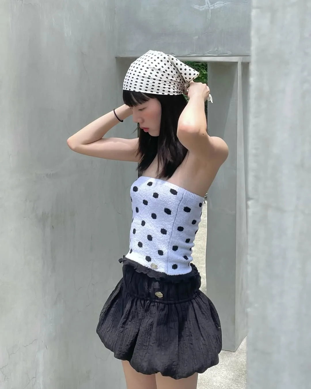 Áo ống phối chân váy bí đi du lịch