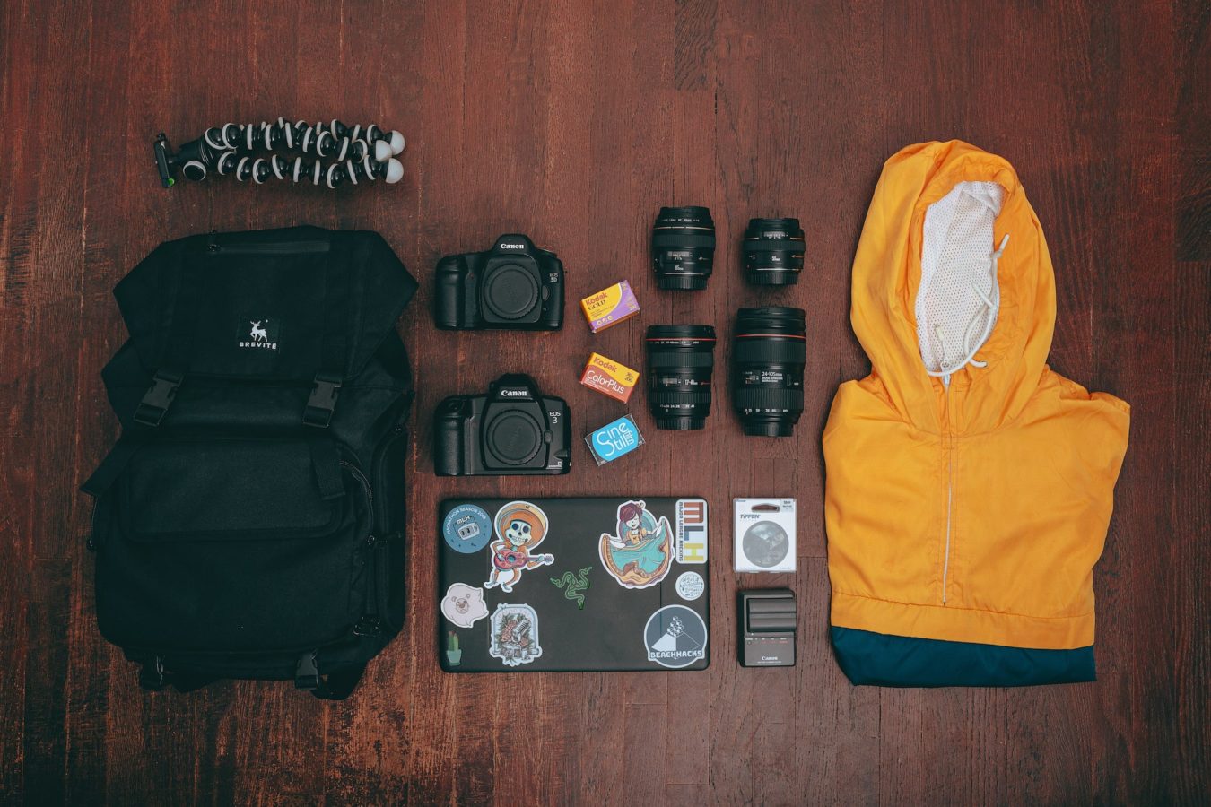 Hành lý du lịch gọn nhẹ flatlay