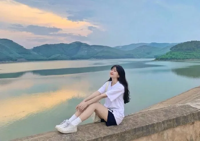 Outfit du lịch Đà Nẵng phong cách đẹp cho nữ